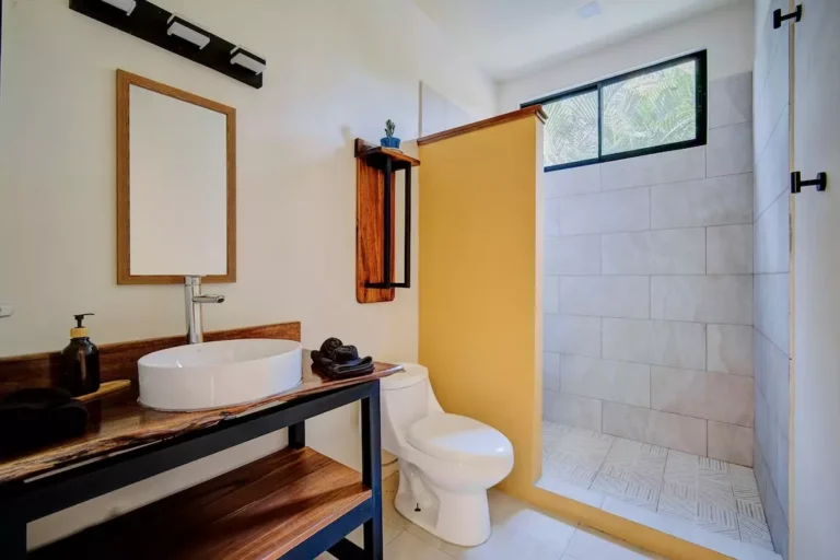Casa Garza Baño Completo